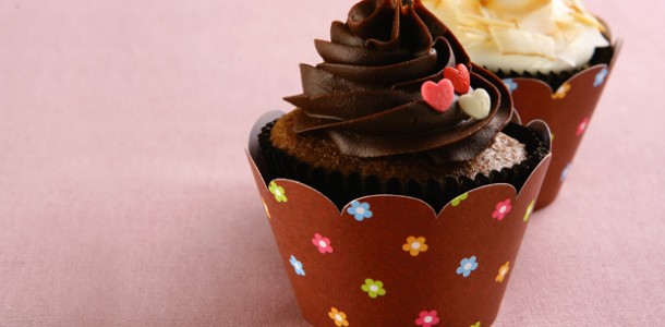 receita-cupcake-com-cobertura-de-chocolate3156