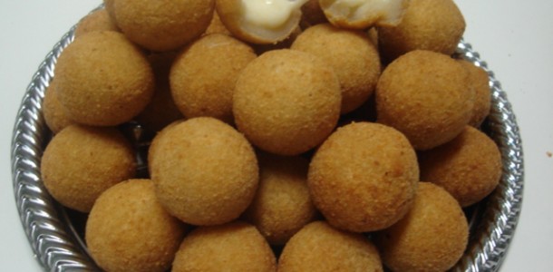 bolinho-de-queijo1-610x300