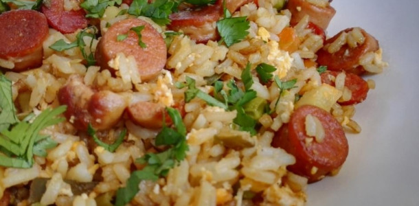 Arroz-Temperado-Recheado-Com-Azeitona-Ovo-e-Salsicha-Delicia-1-1