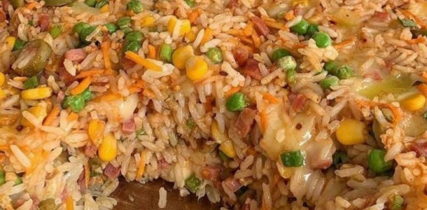 Arroz-de-forno-delicioso-muito-pratico-e-todo-mundo-vai-elogiar-1