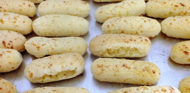 Biscoito-de-polvilho-assado-com-queijo-no-forno-uma-delicia-que-derrete-na-boca-1