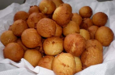 Bolinho-de-chuva-sequinho-e-facil-de-fazer-economico-e-delicioso-1