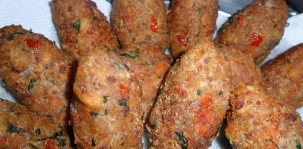 Bolinho-de-pao-recheado-com-requeijao-faca-agora-mesmo-para-sua-familia-1