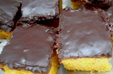 Bolo-de-cenoura-com-casquinha-quebradica-de-chocolate-impossivel-resistir-1