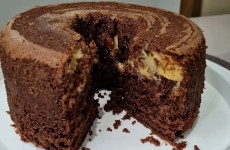 Bolo-de-chocolate-que-ja-sai-recheado-do-forno-pra-quem-nao-gosta-de-perder-tempo-na-cozinha-1