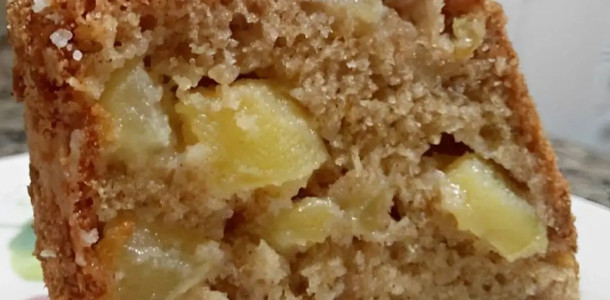 Bolo-de-maca-com-canela-com-pedacos-da-fruta-delicioso-e-perfeito-1