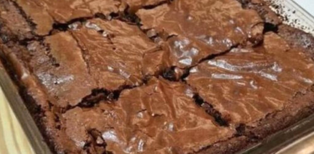 Brownie-pratico-e-saboroso-com-a-casquinha-que-todos-amam-1