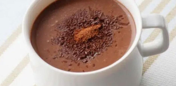 Chocolate-quente-com-ovomaltine-cremoso-para-tomar-enquanto-assiste-um-filme-nos-dias-de-frio-2