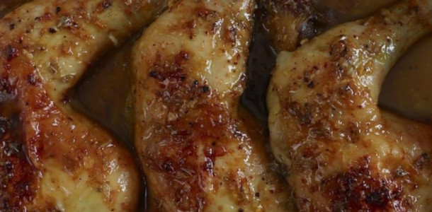 Coxas-de-frango-no-forno-com-mostarda-bem-temperadinhos-douradinhos-e-suculentos-1