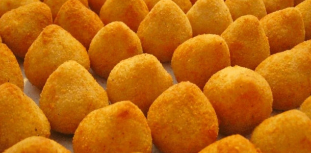 Coxinhas-de-liquidificador-muito-cremosas-uma-delicia-e-bem-facil-1