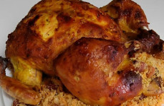 Frango-assado-com-farofa-fica-igual-frango-de-padaria-uma-delicia-para-fazer-em-casa-1