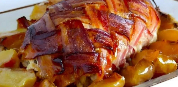 Lombo-suino-assado-no-forno-com-camada-de-bacon-perfeito-para-o-seu-natal-1