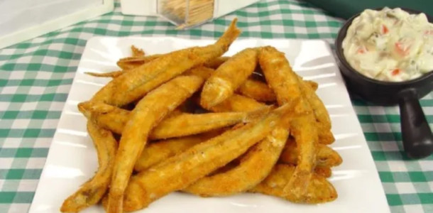 Manjuba-frita-com-parmesao-e-deliciosa-para-servir-como-petisco-entrada-ou-acompanhamento-1