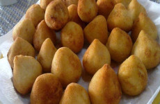 Massa-de-coxinha-especial-para-fazer-os-mais-diferentes-tipos-de-coxinha-ela-derrete-na-boca-1