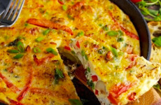 Omelete-de-bacon-low-carb-no-forno-sabor-pizza-low-carb-cetogeCC82nico-1