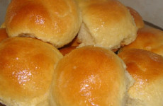 Pao-de-leite-fica-muito-gostoso-e-fofinho-para-cafe-ou-lanche-1