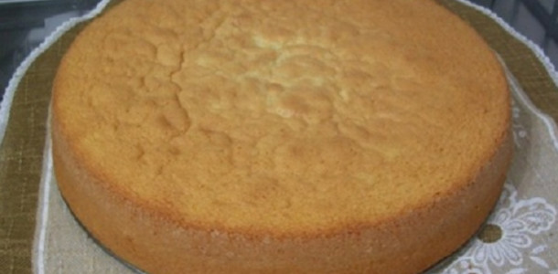 Pao-de-lo-de-liquidificador-e-so-bater-os-ingredientes-e-levar-ao-forno-fica-super-fofinho-1