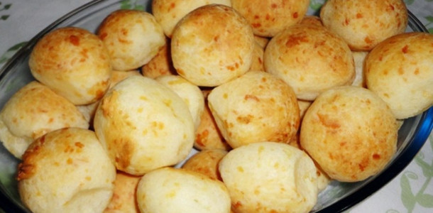 Pao-de-queijo-caseiro-crocante-por-fora-e-macio-por-dentro-perfeito-para-o-lanche-ou-o-cafe-1