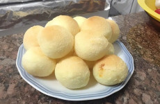 Pao-de-queijo-de-liquidificador-bata-tudo-e-esta-pronto-seu-lanchinho-delicioso-1