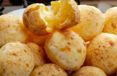 Pao-de-queijo-de-liquidificador-mega-facil-1-1