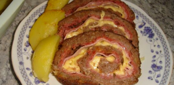 Rocambole-de-carne-moida-com-queijo-e-presunto-perfeito-demais-e-muito-facil-1