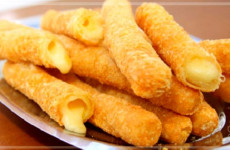 Rolinhos-de-queijo-com-massa-de-pastel-deliciosos-e-simples-de-fazer-1