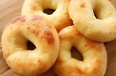 Rosquinha-de-queijo-assada-bem-facil-e-rapido-de-fazer-1