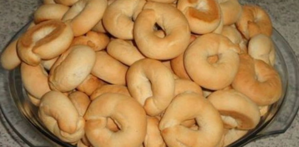 Rosquinhas-de-chuva-o-resultado-e-uma-rosquinha-bem-saborosa-daquelas-que-derretem-na-boca-1