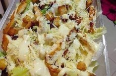 Salada-caesar-facil-com-um-delicioso-molho-cremoso-e-queijo-parmesao-1