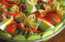 Salada-de-farfalle-com-atum-vagem-e-azeitona-Receita-do-Rodrigo-1