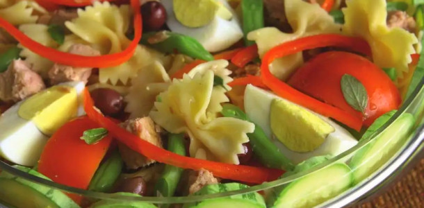 Salada-de-farfalle-com-atum-vagem-e-azeitona-Receita-do-Rodrigo-1