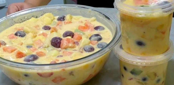 Salada-de-frutas-cremosa-simples-e-saborosa-para-toda-familia-saborear-1