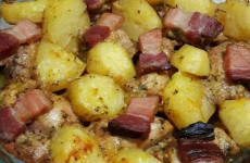 Sobrecoxa-assada-com-batatas-e-bacon-1