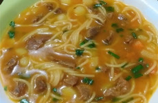 Sopa-de-legumes-com-carne-e-macarrao-receita-da-vovo-para-aquecer-essas-noites-frias-1