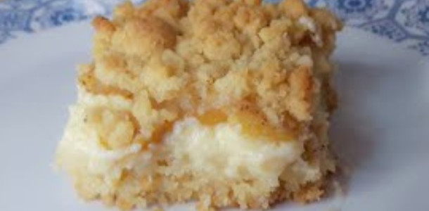 Torta-de-maca-cremosa-com-farofa-doce-uma-delicia-que-e-a-cara-da-pascoa-1