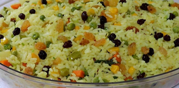 arroz-com-uva-passa-receita-toda-hora-1024x688-1