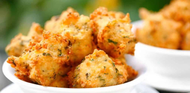 bolinho-de-arroz-com-queijo-1024x641-1-1