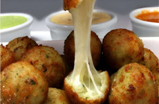 bolinho-de-arroz-com-queijo-1024x683-3-1