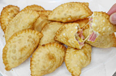 massa-de-pastel-com-apenas-2-ingredientes-receita-toda-hora-1024x683-1-1