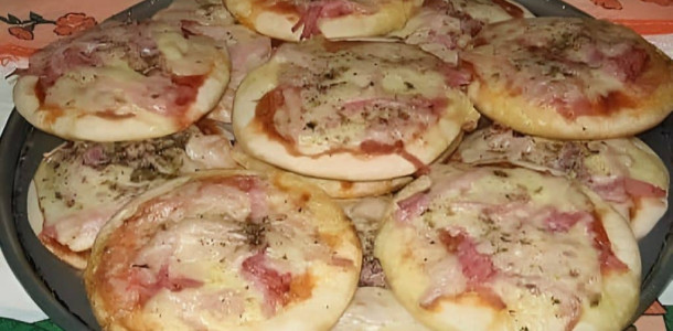 mini-pizza-caseira-1024x683-2-1