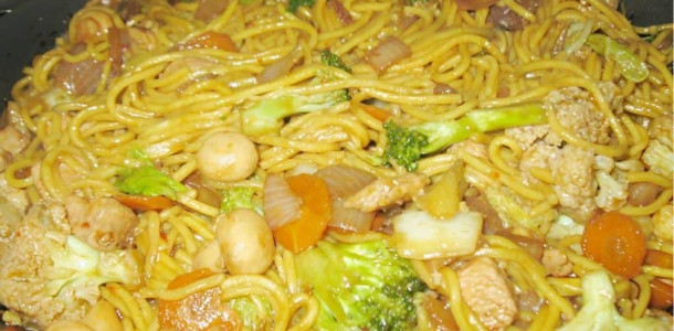 yakissoba-caseiro-pratico-1024x683-1-1