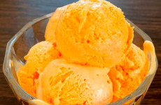 Sorvete-de-laranja-caseiro-que-combina-a-docura-citrica-das-laranjas-frescas-com-a-cremosidade