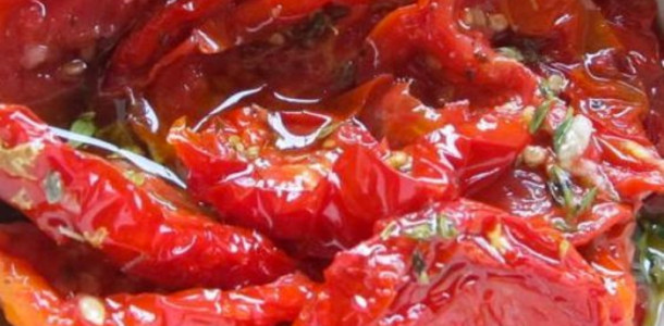 Uma-famosa-chef-de-cozinha-me-ensinou-como-fazer-conserva-de-tomate-seco