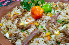 Arroz-com-carne-de-sol-uma-deliciosa-refeicao-completa-de-uma-panela-so