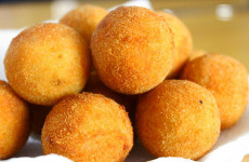 bolinha-de-queijo-sem-massa-06-10