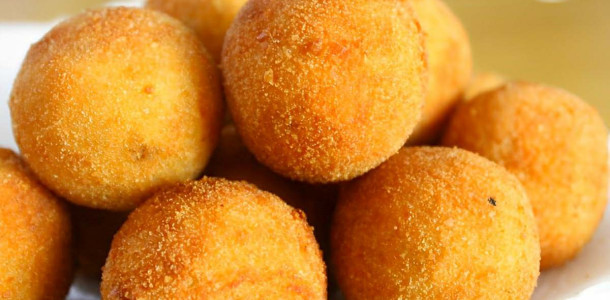 bolinha-de-queijo-sem-massa-06-10