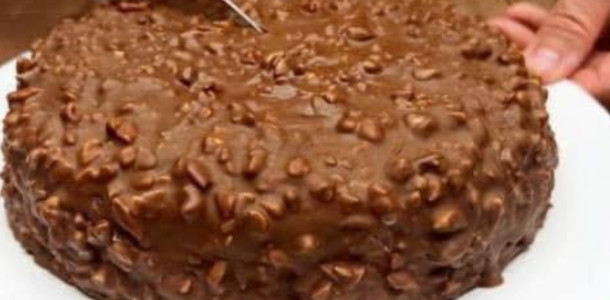 Torta-de-Chocolate-feita-em-15-minutos-Eu-faco-isso-quase-todos-os-dias